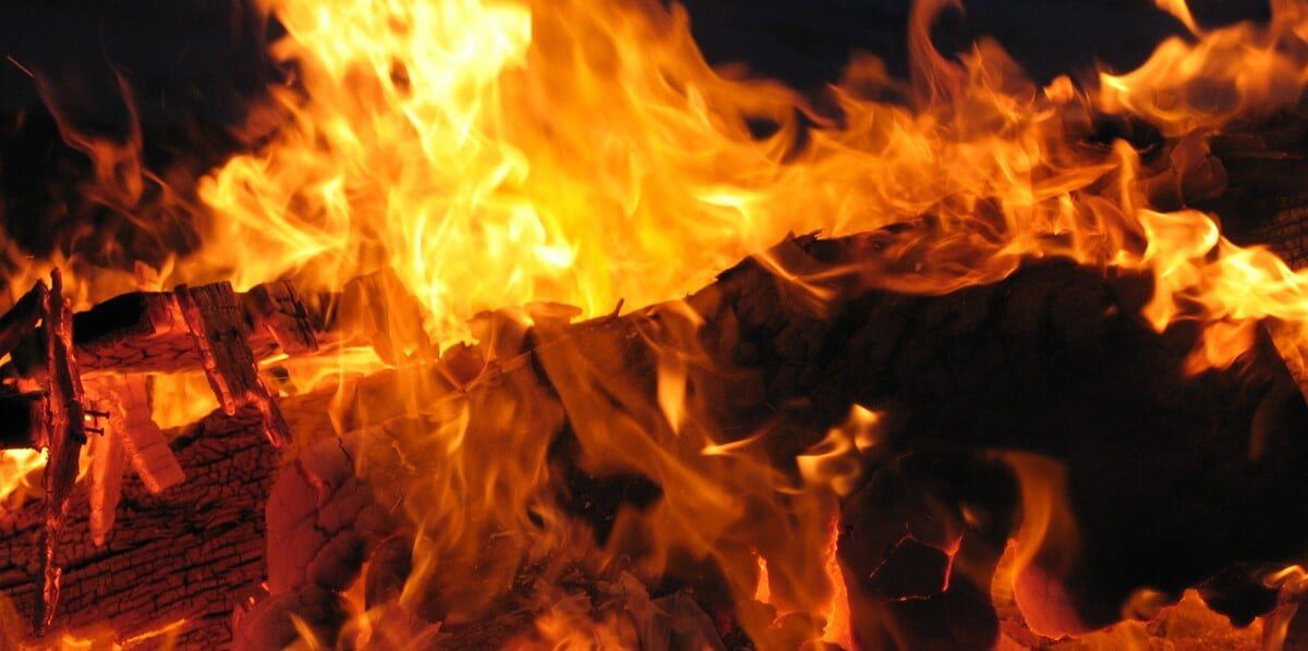 Close-up of a healthily burning, roaring fire